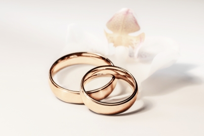 Gold wedding rings